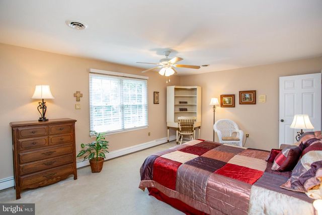 950 CAMELOT RD, Furlong, PA 18925