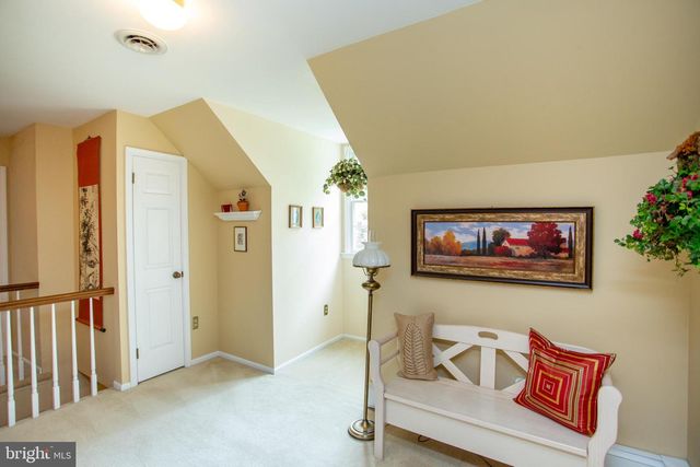 950 CAMELOT RD, Furlong, PA 18925