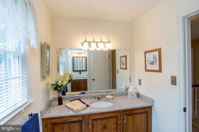 950 CAMELOT RD, Furlong, PA 18925