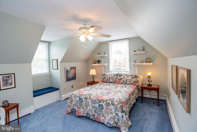 950 CAMELOT RD, Furlong, PA 18925