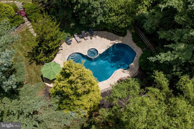 950 CAMELOT RD, Furlong, PA 18925