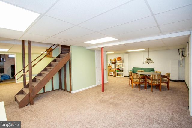 950 CAMELOT RD, Furlong, PA 18925