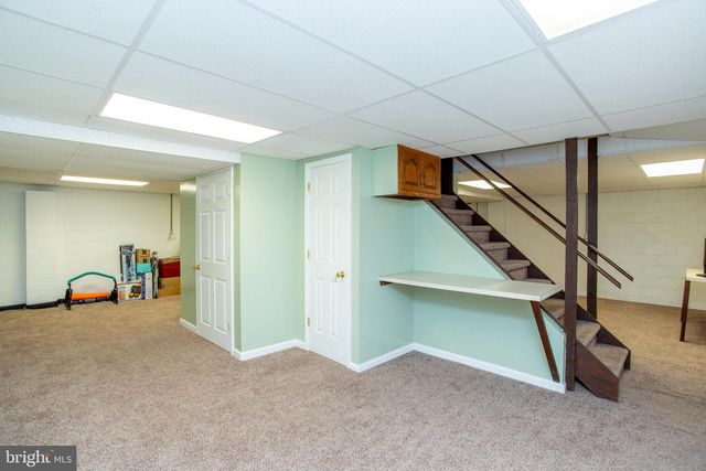 950 CAMELOT RD, Furlong, PA 18925