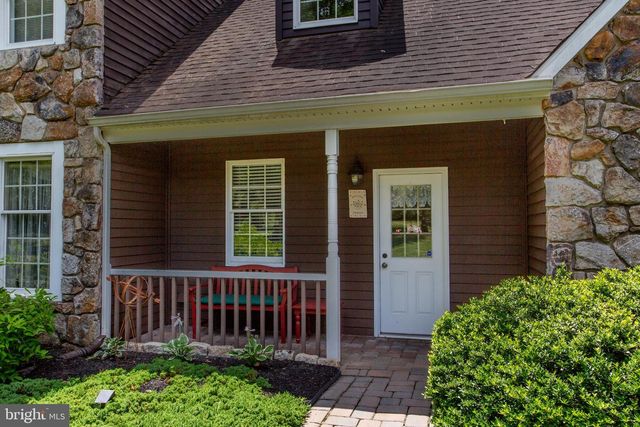 950 CAMELOT RD, Furlong, PA 18925