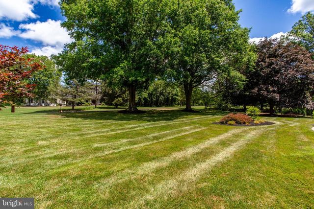 950 CAMELOT RD, Furlong, PA 18925