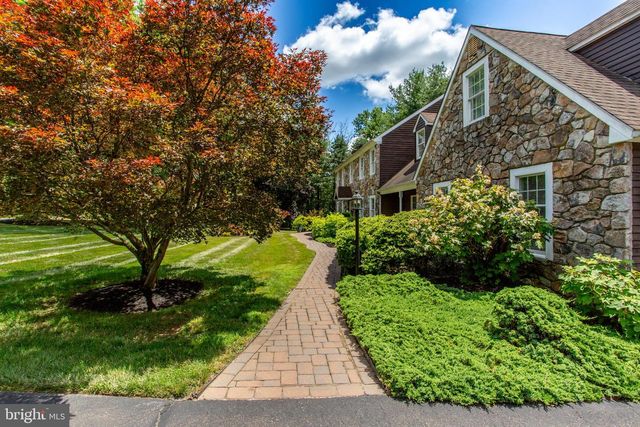 950 CAMELOT RD, Furlong, PA 18925