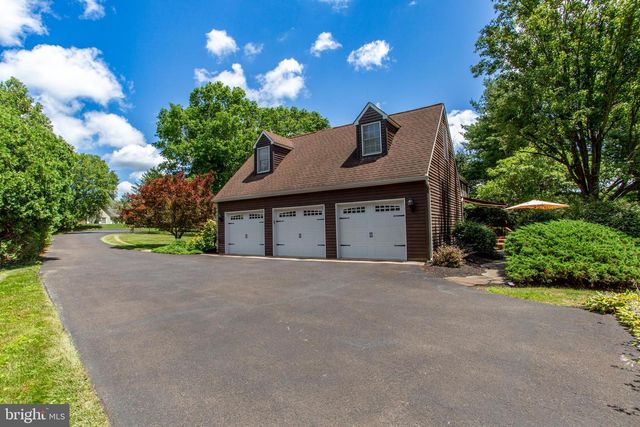 950 CAMELOT RD, Furlong, PA 18925