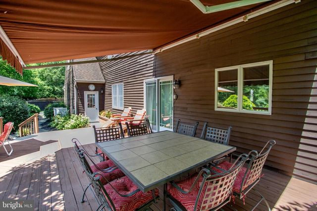 950 CAMELOT RD, Furlong, PA 18925