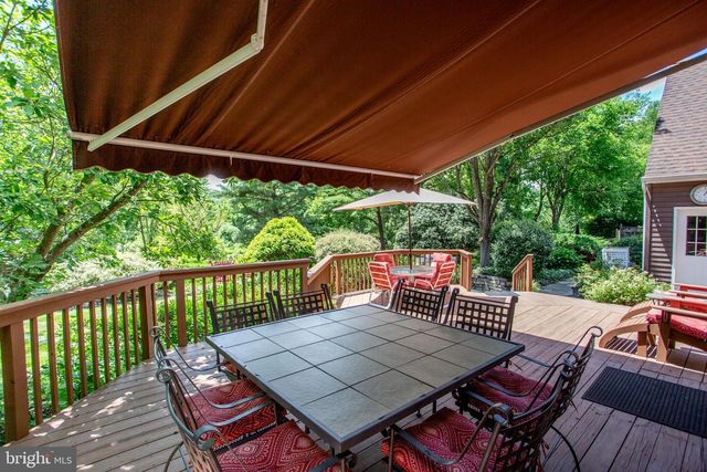 950 CAMELOT RD, Furlong, PA 18925