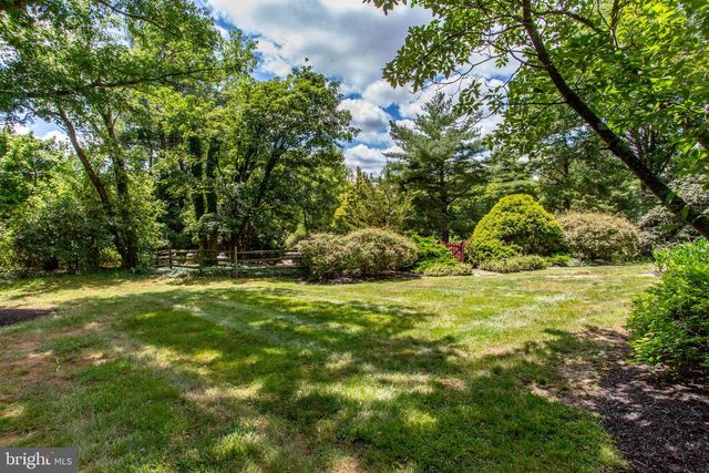 950 CAMELOT RD, Furlong, PA 18925