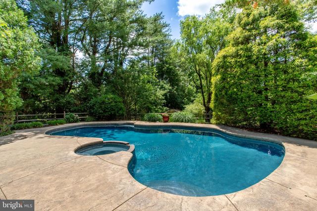 950 CAMELOT RD, Furlong, PA 18925