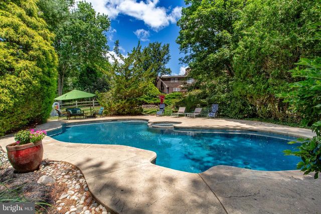 950 CAMELOT RD, Furlong, PA 18925