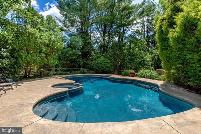950 CAMELOT RD, Furlong, PA 18925