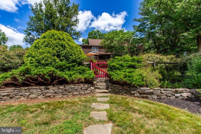 950 CAMELOT RD, Furlong, PA 18925