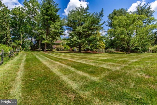 950 CAMELOT RD, Furlong, PA 18925