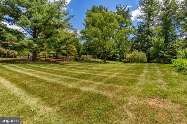950 CAMELOT RD, Furlong, PA 18925