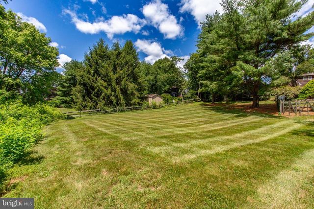 950 CAMELOT RD, Furlong, PA 18925