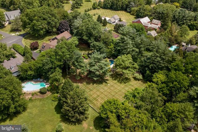 950 CAMELOT RD, Furlong, PA 18925