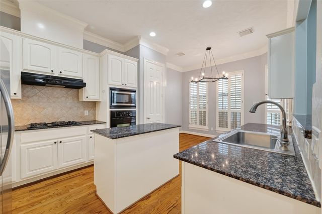 5835 Val Verde Street, Houston, TX 77057