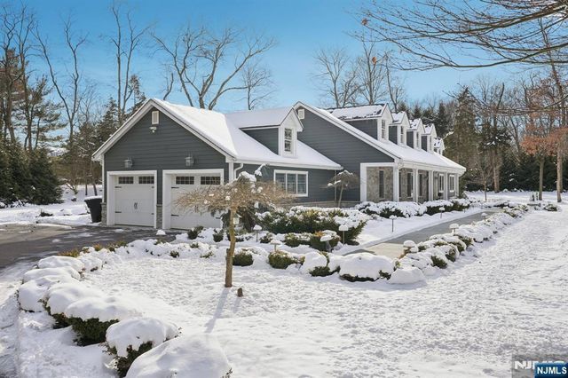 320 Long Bow Drive, Franklin Lakes, NJ 07417