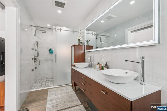 320 Long Bow Drive, Franklin Lakes, NJ 07417