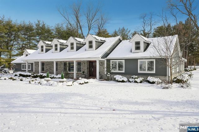 320 Long Bow Drive, Franklin Lakes, NJ 07417