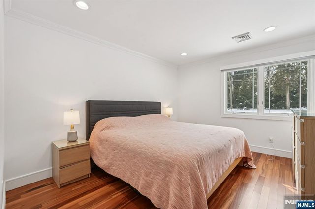 320 Long Bow Drive, Franklin Lakes, NJ 07417