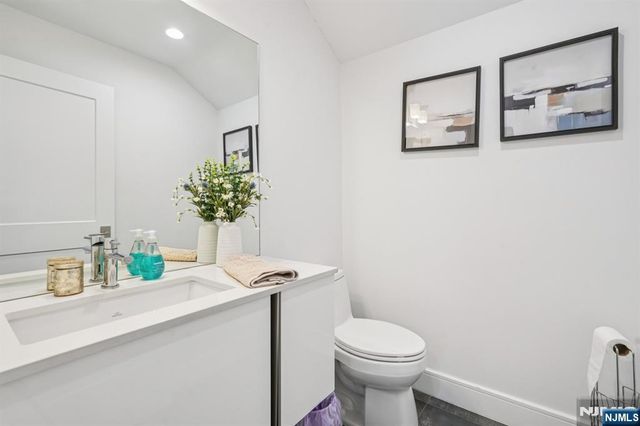 320 Long Bow Drive, Franklin Lakes, NJ 07417