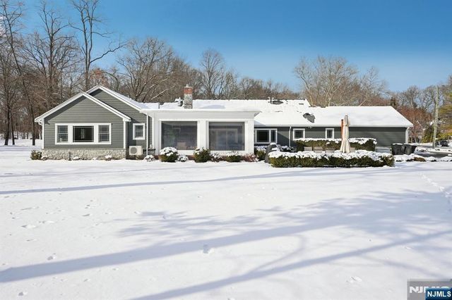 320 Long Bow Drive, Franklin Lakes, NJ 07417