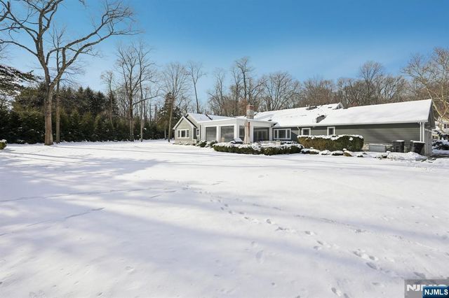 320 Long Bow Drive, Franklin Lakes, NJ 07417