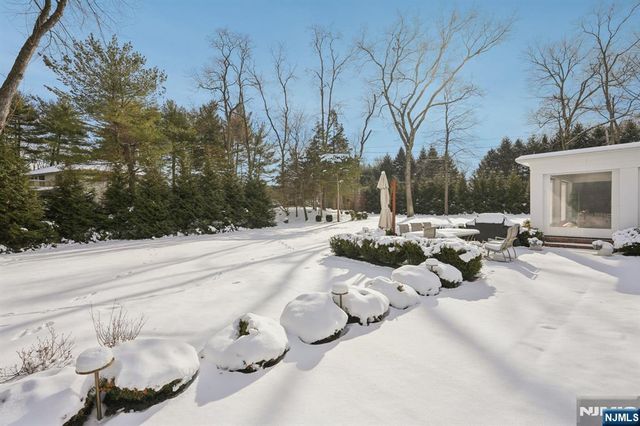 320 Long Bow Drive, Franklin Lakes, NJ 07417