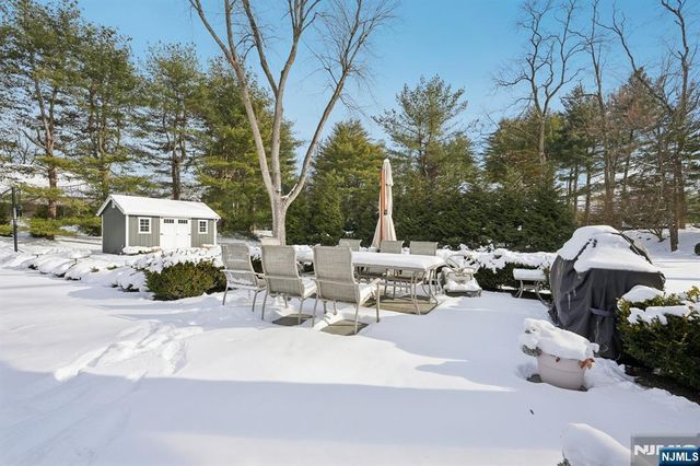 320 Long Bow Drive, Franklin Lakes, NJ 07417