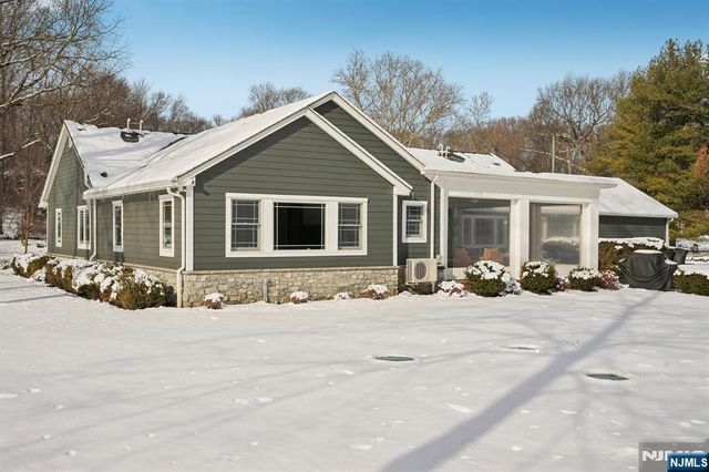 320 Long Bow Drive, Franklin Lakes, NJ 07417