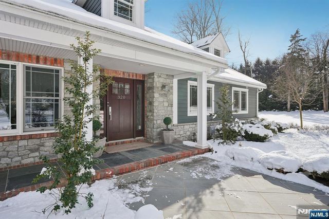 320 Long Bow Drive, Franklin Lakes, NJ 07417