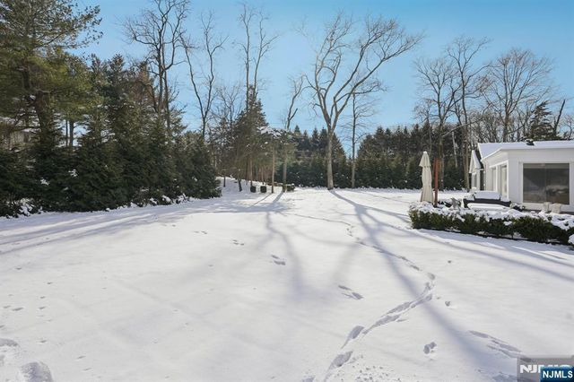 320 Long Bow Drive, Franklin Lakes, NJ 07417