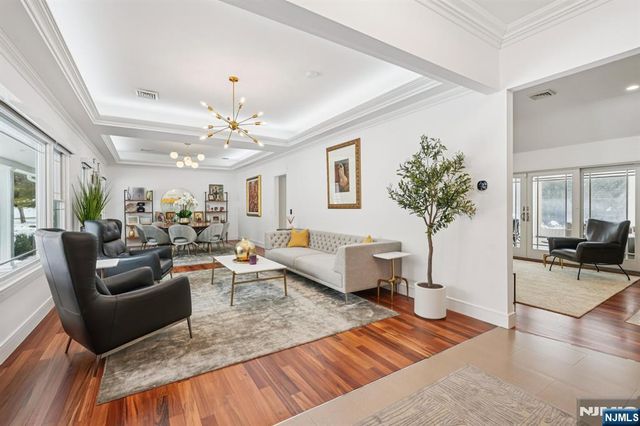 320 Long Bow Drive, Franklin Lakes, NJ 07417