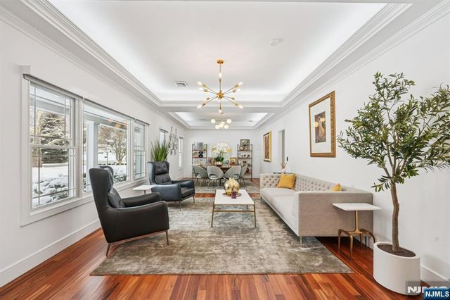 320 Long Bow Drive, Franklin Lakes, NJ 07417