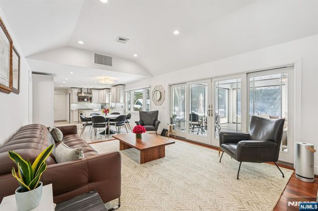 320 Long Bow Drive, Franklin Lakes, NJ 07417