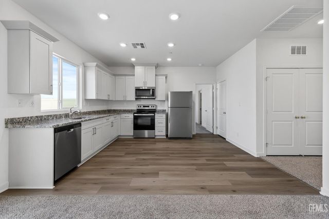 7911 Avocado Lane, Bakersfield, CA 93313