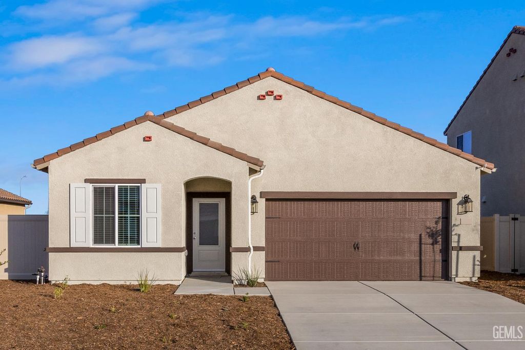 7911 Avocado Lane, Bakersfield, CA 93313