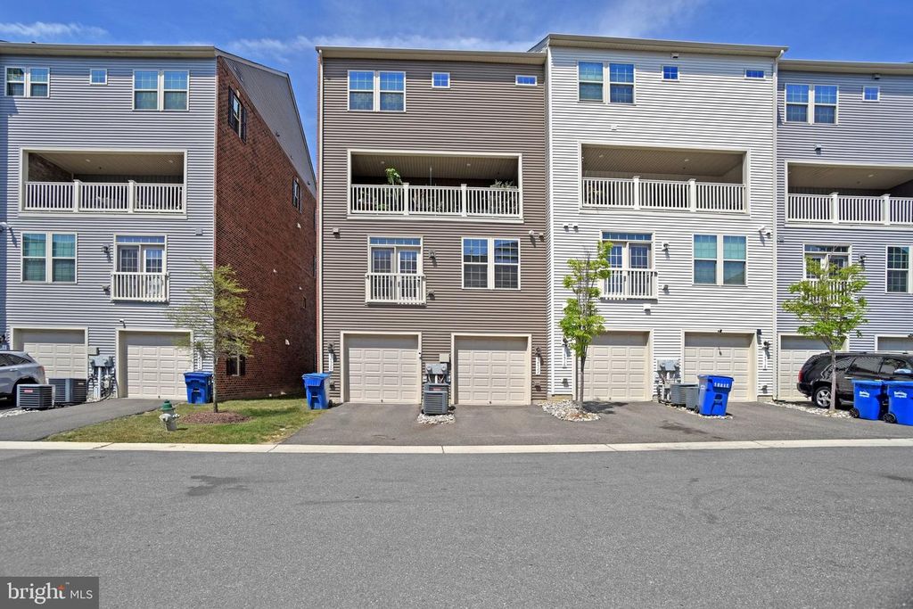 Image 5 of property listing at 14520 MATTAWOMAN DR #1400-A, Brandywine, MD 20613
