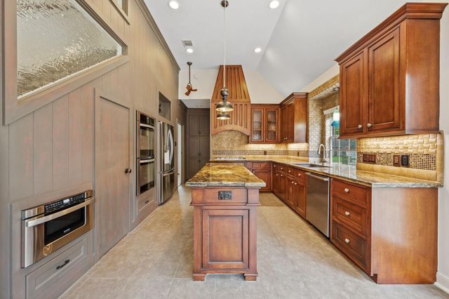 9315 Woodwind Lakes Drive, Houston, TX 77040