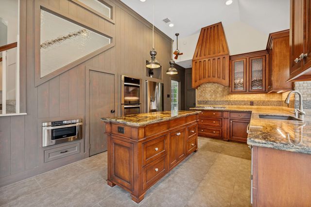 9315 Woodwind Lakes Drive, Houston, TX 77040