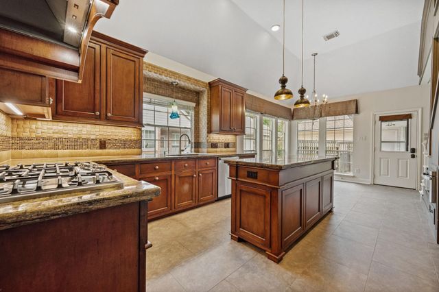 9315 Woodwind Lakes Drive, Houston, TX 77040