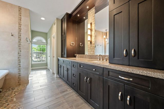 9315 Woodwind Lakes Drive, Houston, TX 77040