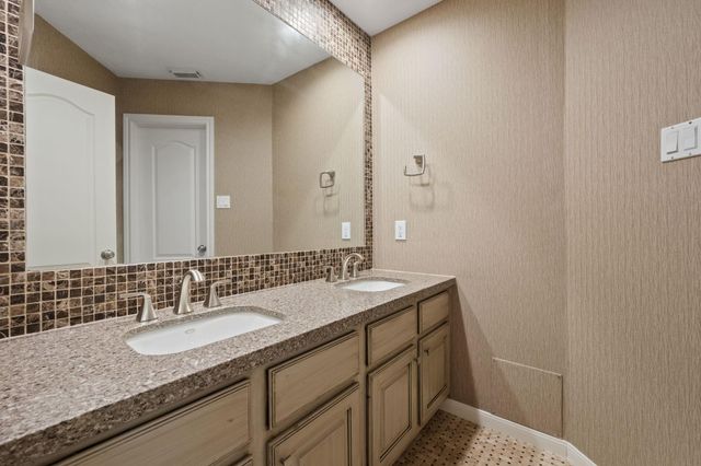 9315 Woodwind Lakes Drive, Houston, TX 77040