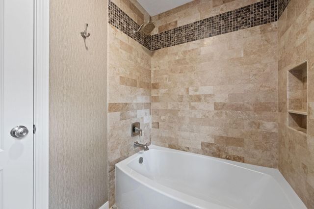 9315 Woodwind Lakes Drive, Houston, TX 77040