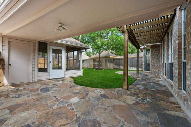 9315 Woodwind Lakes Drive, Houston, TX 77040