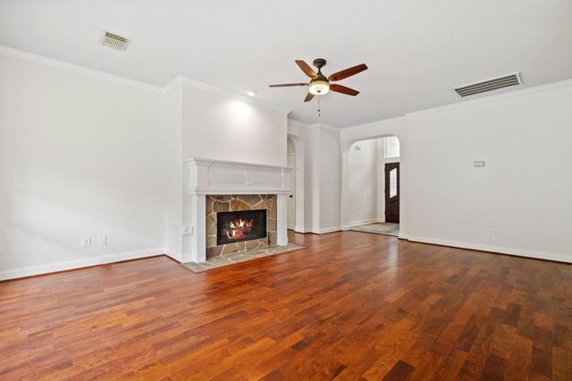 9315 Woodwind Lakes Drive, Houston, TX 77040