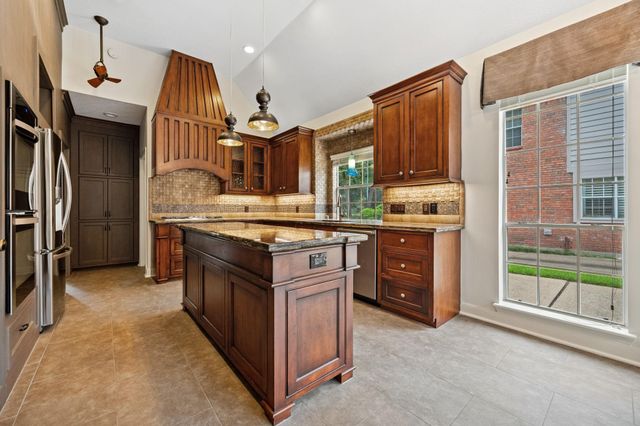 9315 Woodwind Lakes Drive, Houston, TX 77040